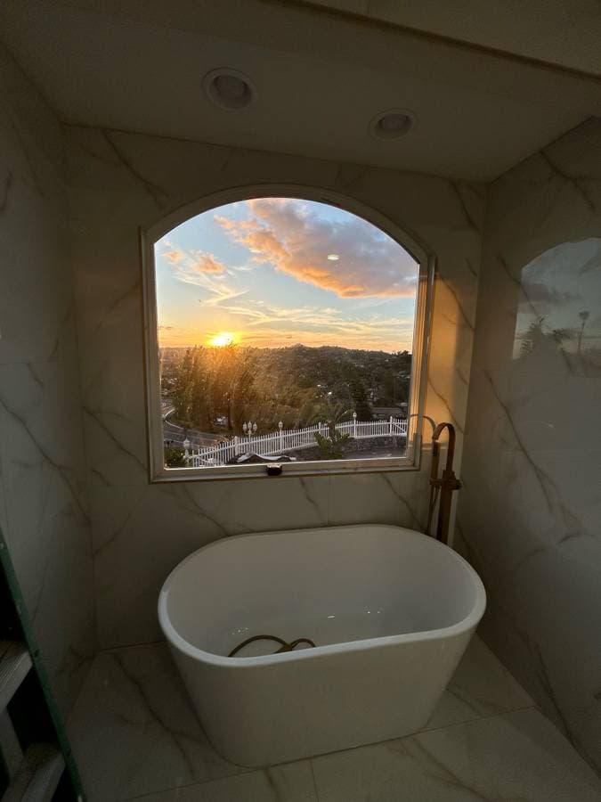 picture of a newly remoeled bathroom with luxury bathtub